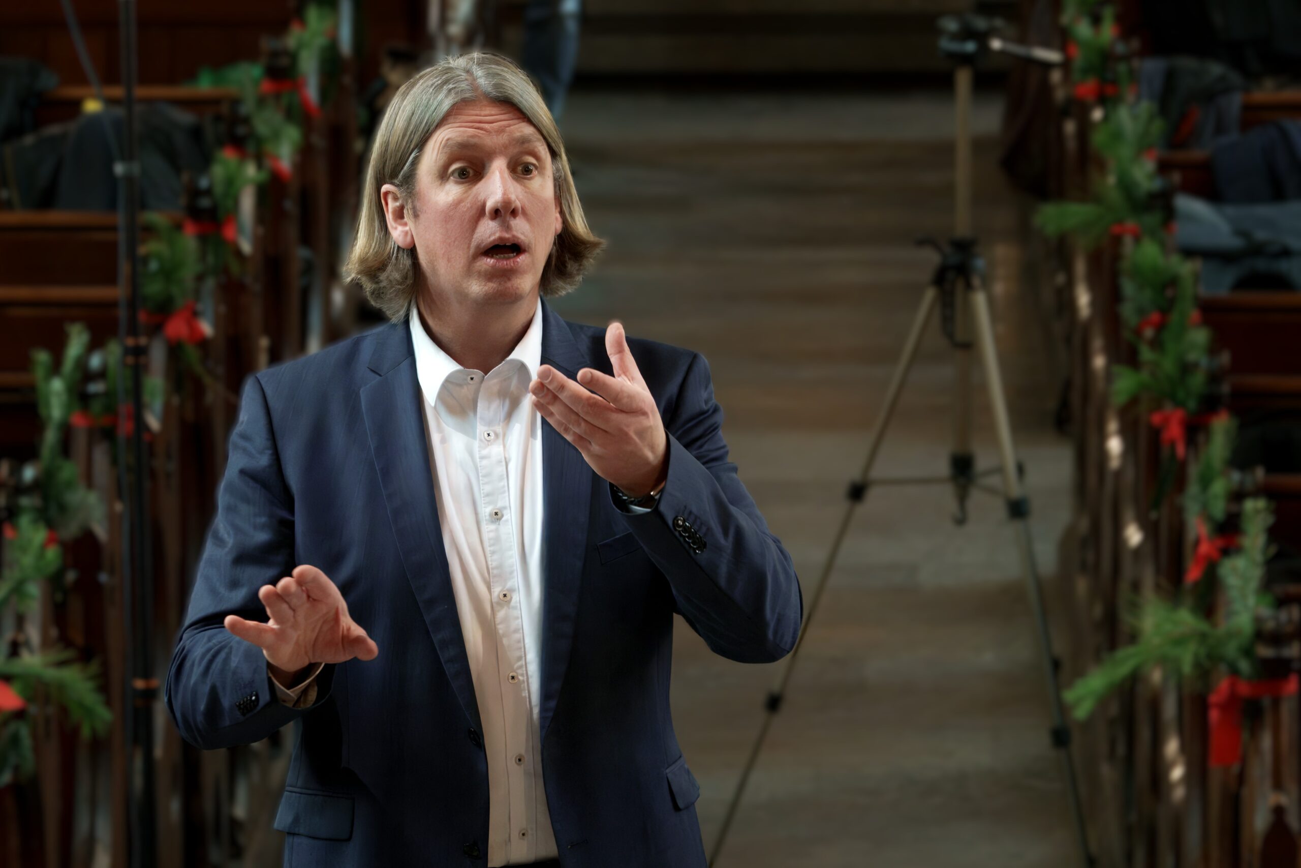 Daniel Arnold beim Dirigat (Probenfoto).